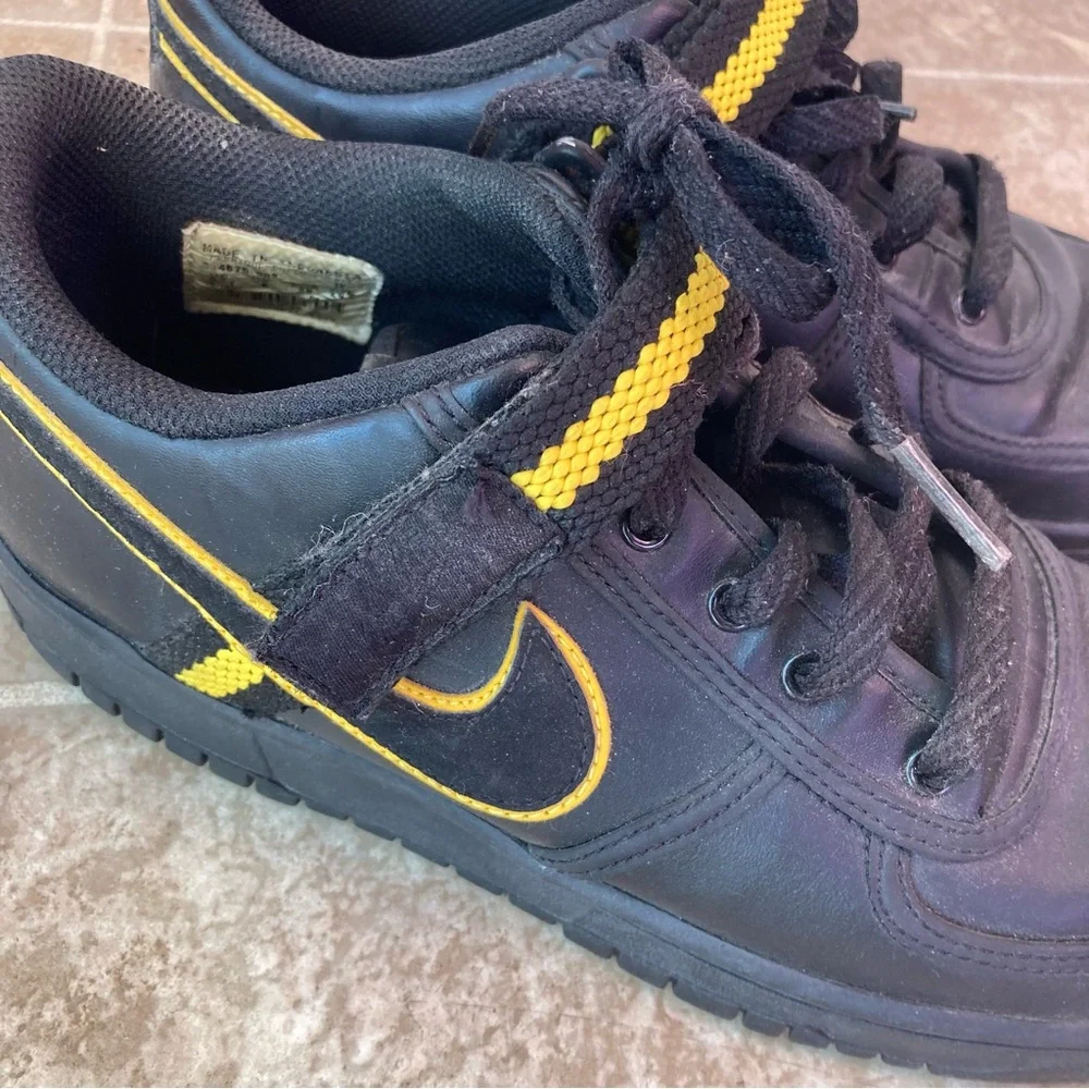 Nike Low Top Size 6.5Y Black & Yellow